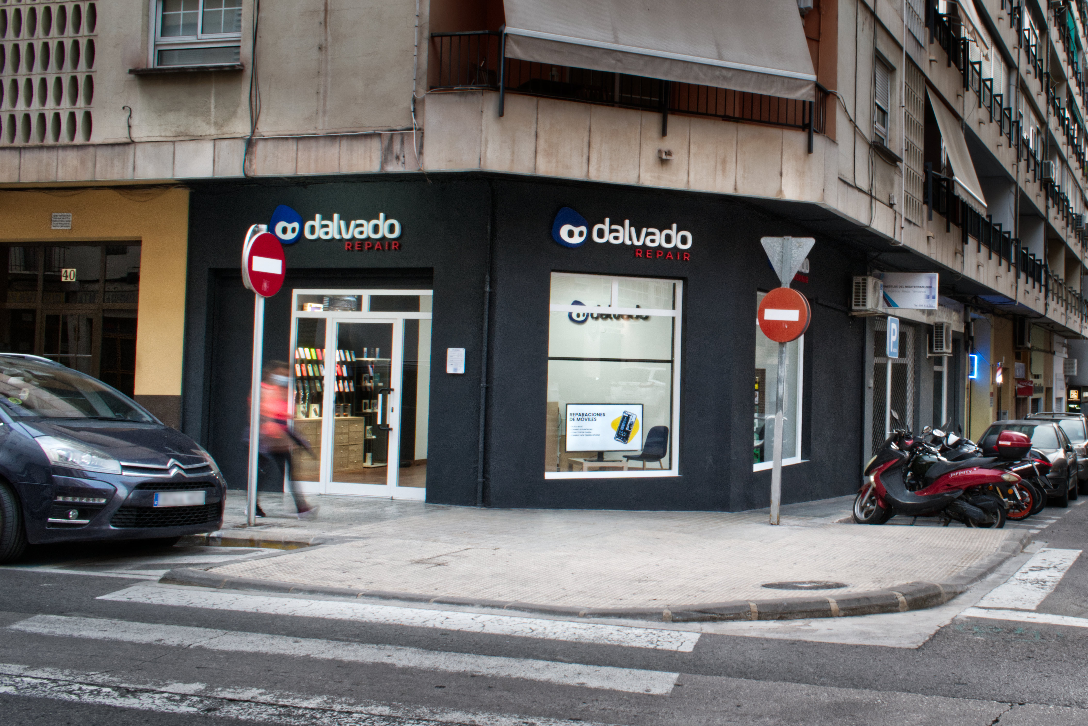 Fachada de la tienda Dalvado Repair